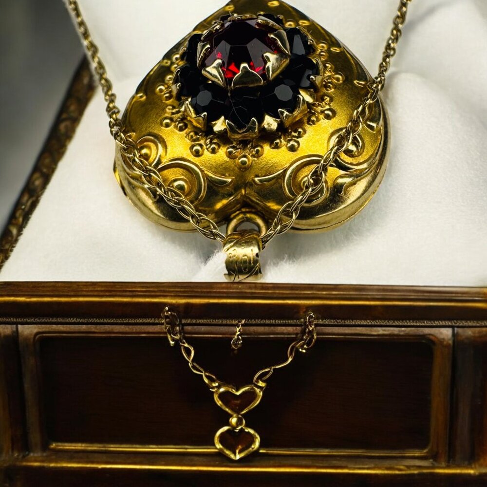 ANTIQUE- 14K Gold- Bohemian Garnet Heart Locket Necklace -17"-Victorian- 4.7g - Picture 4 of 16